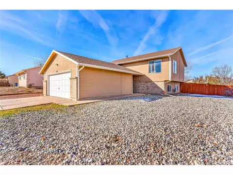 631 S Bow Mar Dr, Pueblo, CO 81007
