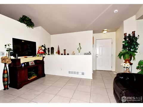 1041 E 25th St Ln, Greeley, CO 80631 photo 4