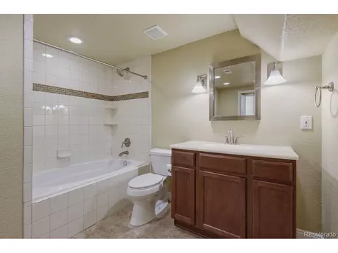 Bath - 10225 Bellwether Ln, Lone Tree, CO 80124 photo 6 of 6
