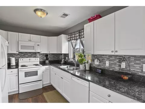 15730 E 48th Pl, Denver, CO 80239 photo 9