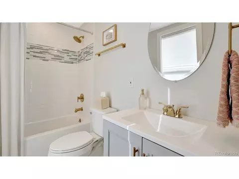 Bath - 2549 Glenarm Pl, Denver, CO 80205 photo 3 of 4