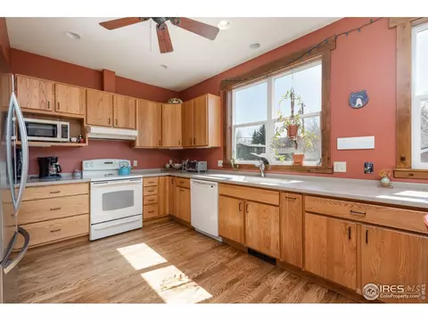 419 Park St, Lyons, CO 80540 photo 4