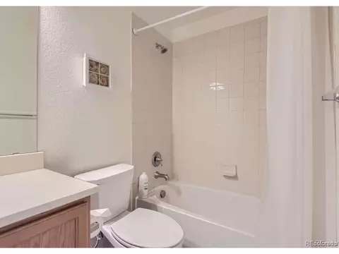 Bath - 14923 E Crestridge Dr, Centennial, CO 80015 photo 3 of 4