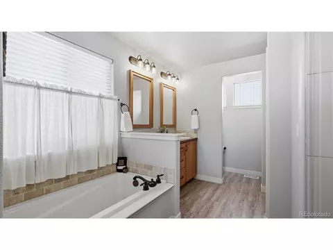 Bath - 40690 Leif Ln, Ault, CO 80610 photo 3 of 7
