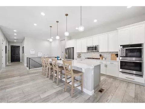 27705 E Davies Dr, Aurora, CO 80016 photo 2