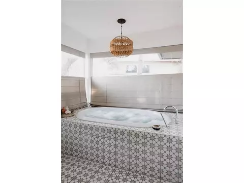 Bath - 5540 E 4th Ave, Denver, CO 80220 photo 2 of 3