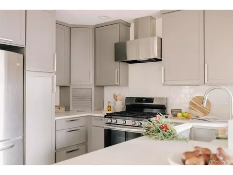 Kitchen - 5540 E 4th Ave, Denver, CO 80220 photo 4 of 4