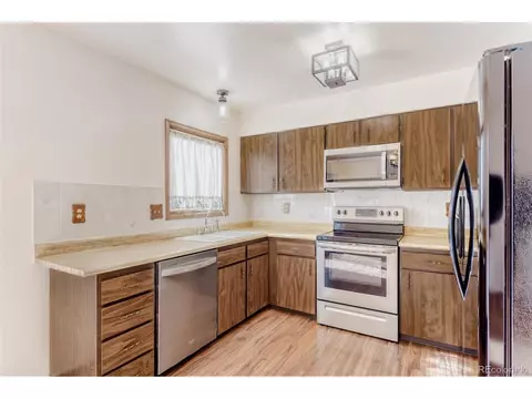 Kitchen - 16796 E Kent Dr, Aurora, CO 80013 photo 2 of 2