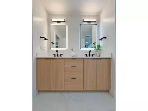 Bath - 1259 N Stuart St #4, Denver, CO 80204 photo 1 of 4
