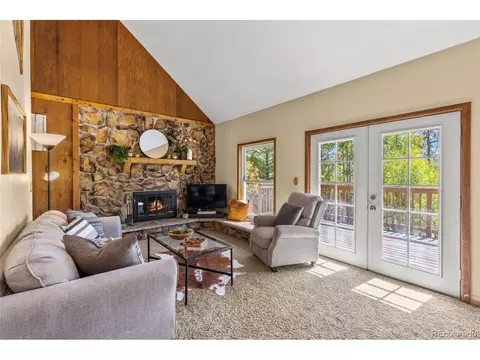 Living - 41 Poplar Cir, Silverthorne, CO 80498 photo 2 of 7
