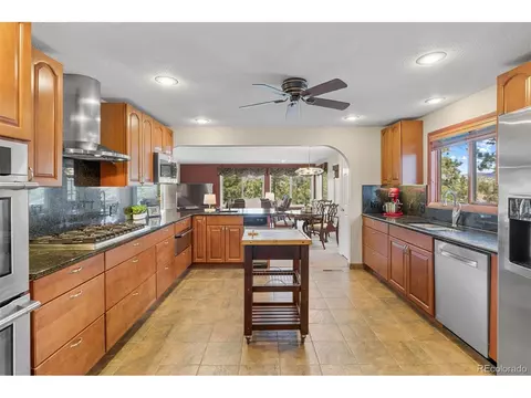 Kitchen - 1995 Mockingbird Trl, Bailey, CO 80421 photo 1 of 2
