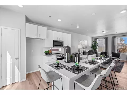22152 E 38th Pl, Aurora, CO 80019 photo 2