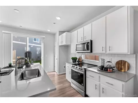 22152 E 38th Pl, Aurora, CO 80019 photo 3