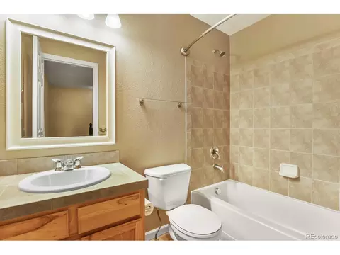 Bath - 22716 E Ottawa Pl, Aurora, CO 80016 photo 3 of 4