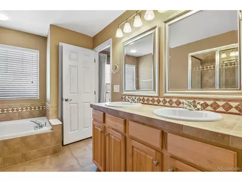 Bath - 22716 E Ottawa Pl, Aurora, CO 80016 photo 2 of 4
