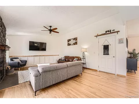 21585 E Powers Cir, Centennial, CO 80015 photo 9