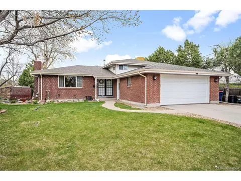 323 Salem Ct, Aurora, CO 80011