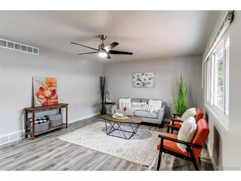 5534 Sable St, Denver, CO 80239 photo 4