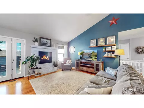 561 S 9th St, Berthoud, CO 80513 photo 2