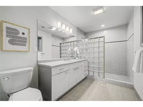 Bath - 1519 E Maplewood Ct, Littleton, CO 80121 photo 3 of 3