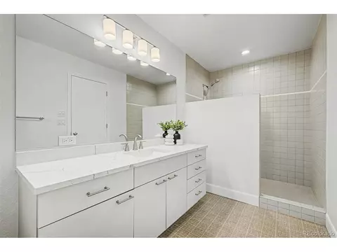 Bath - 1519 E Maplewood Ct, Littleton, CO 80121 photo 2 of 3