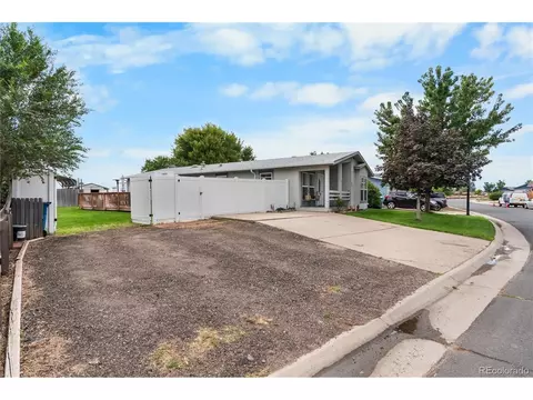 207 Willow Dr, Lochbuie, CO 80603