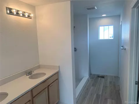 27880 E 10th Dr, Aurora, CO 80018 photo 4