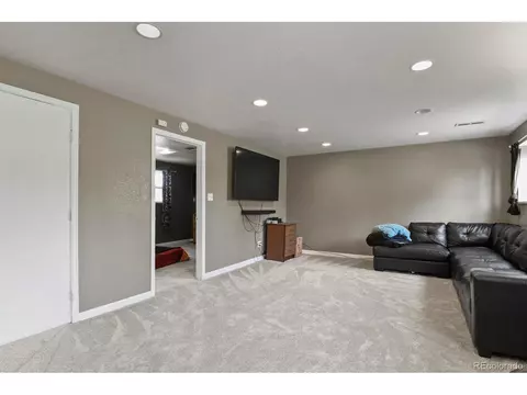 1046 Mobile St, Aurora, CO 80011 photo 11