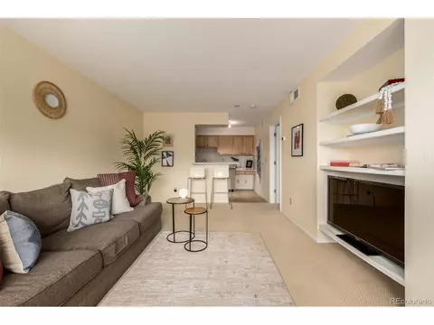 9170 E Arbor Cir #A, Englewood, CO 80111