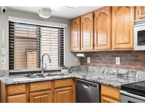 Kitchen - 16066 E Ithaca Pl #B, Aurora, CO 80013 photo 10 of 10