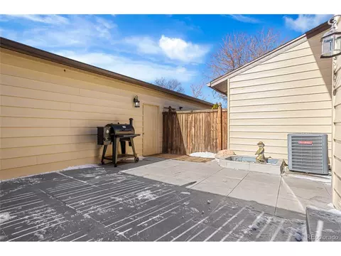 Exterior - 16066 E Ithaca Pl #B, Aurora, CO 80013 photo 3 of 7