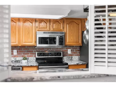 Kitchen - 16066 E Ithaca Pl #B, Aurora, CO 80013 photo 4 of 10