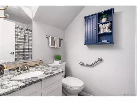 Bath - 16066 E Ithaca Pl #B, Aurora, CO 80013 photo 1 of 4