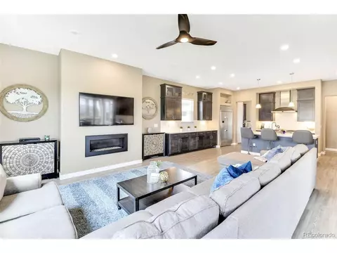 8027 S Valleyhead Way, Aurora, CO 80016 photo 5