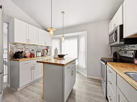 7649 W Frost Dr, Littleton, CO 80128