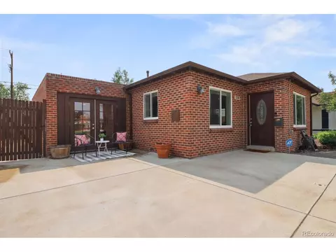 2510 Oneida St, Denver, CO 80207 photo 1