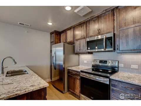 285 High Point Dr #H-204, Longmont, CO 80504
