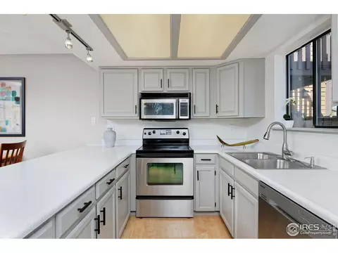 6261 Willow Ln, Boulder, CO 80301 photo 9