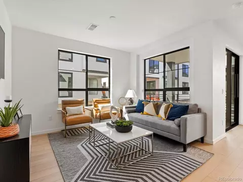 2060 S Holly St #4, Denver, CO 80222
