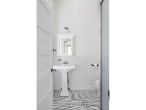 2537 Curtis St, Denver, CO 80205 photo 14