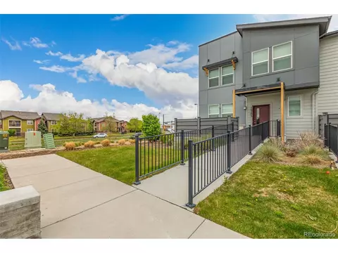 16205 E Warner Dr, Denver, CO 80239 photo 5
