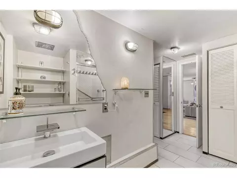 Bath - 1777 Larimer St #1908, Denver, CO 80202 photo 5 of 5