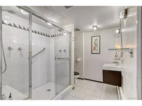 Bath - 1777 Larimer St #1908, Denver, CO 80202 photo 4 of 5