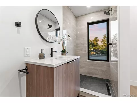 Bath - 1448 Stuart St, Denver, CO 80204 photo 4 of 6
