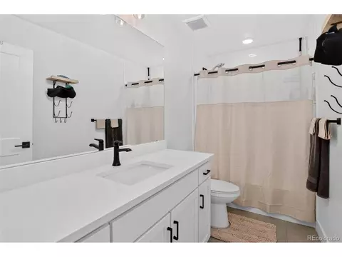 Bath - 6780 W 60th Ave #E2, Arvada, CO 80003 photo 2 of 3