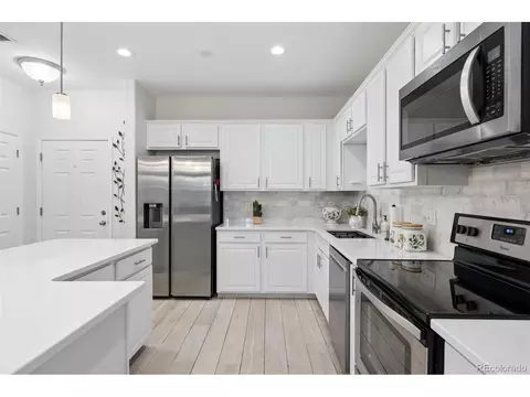 Kitchen - 9633 E 5th Ave #10-10202, Denver, CO 80230 photo 5 of 6
