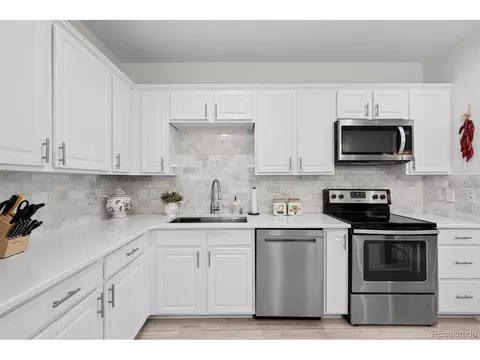 Kitchen - 9633 E 5th Ave #10-10202, Denver, CO 80230 photo 3 of 6
