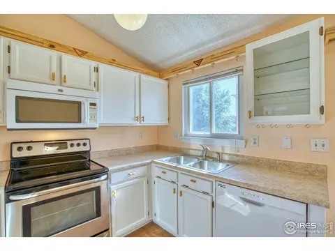 2170 Hackberry Cir, Longmont, CO 80501 photo 9