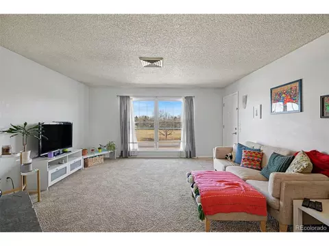 3825 S Monaco Pkwy #212, Denver, CO 80237