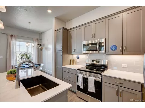 420 High Point Dr #A-104, Longmont, CO 80504
